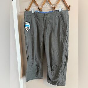 KÜHL Grey Floral Embroidered Rydr Capri Cargo Pants NWT Size 12